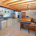 Дом отдыха 4 Bedroom Lovely In Ampaza