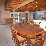 4 Bedroom Lovely In Ampaza *