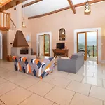 4 Bedroom Lovely In Ampaza * Azilone-Ampaza
