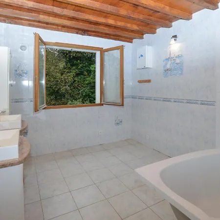 Gorgeous In Ampaza Azilone-Ampaza