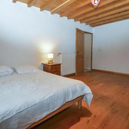 4 Bedroom Lovely In Ampaza Holiday home *