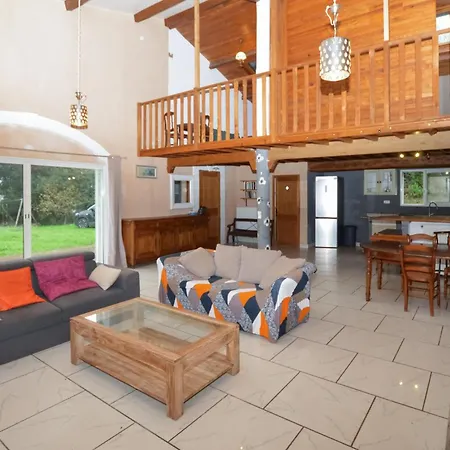 4 Bedroom Lovely In Ampaza