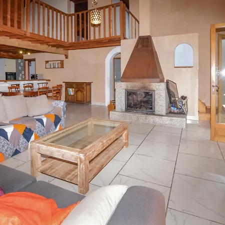 4 Bedroom Lovely In Ampaza *