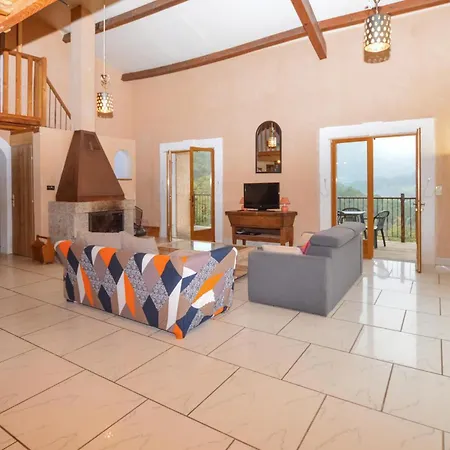 4 Bedroom Lovely In Ampaza * Azilone-Ampaza