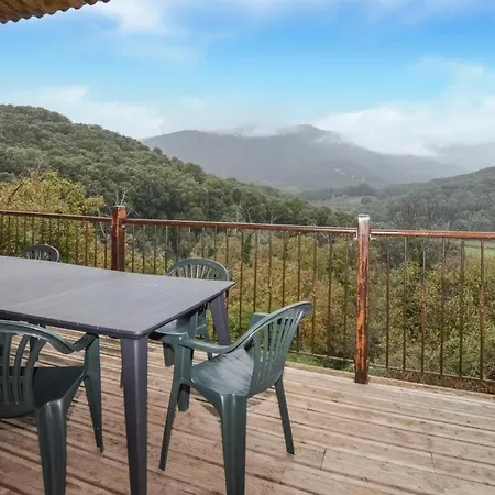 4 Bedroom Lovely In Ampaza Holiday home