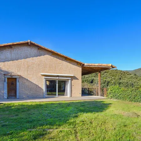 Holiday home 4 Bedroom Lovely In Ampaza