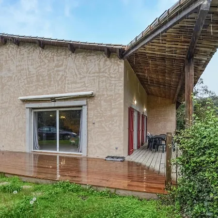 4 Bedroom Lovely In Ampaza Prázdninový dům