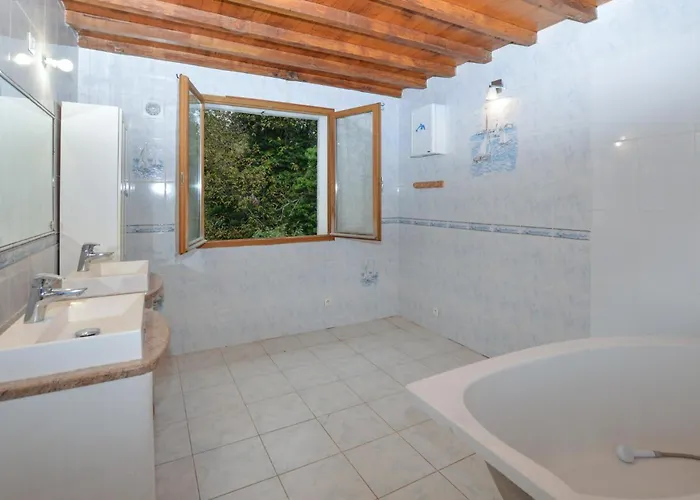 4 Bedroom Lovely In Ampaza Azilone-Ampaza