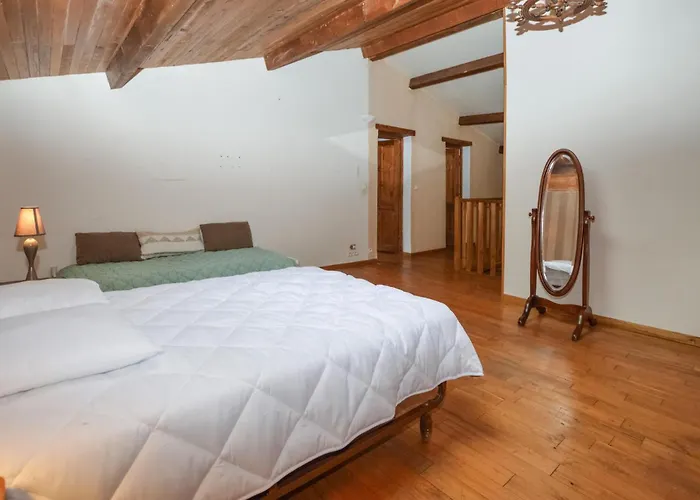 4 Bedroom Lovely In Ampaza Holiday home
