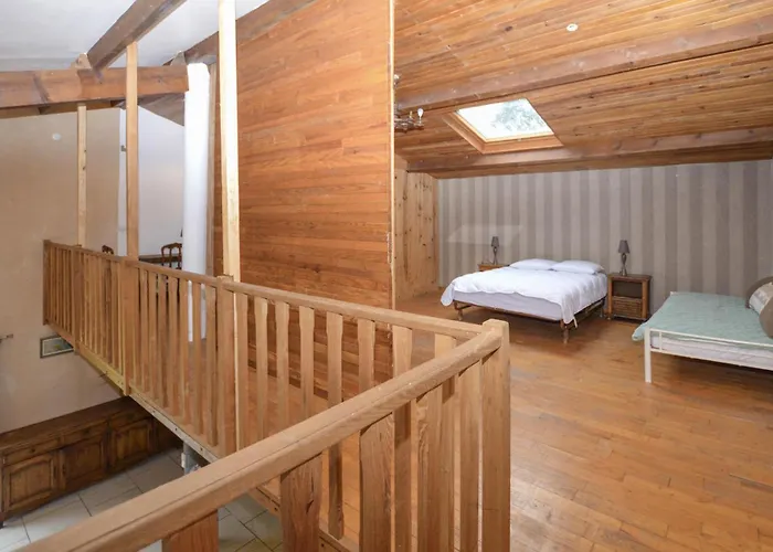 Holiday home 4 Bedroom Lovely In Ampaza