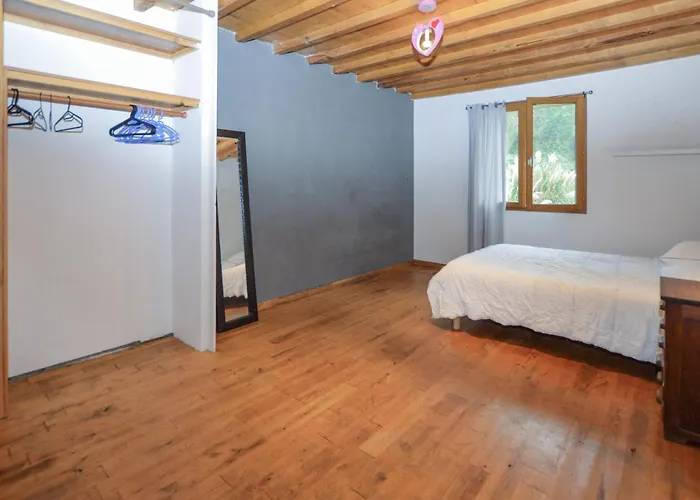 4 Bedroom Lovely In Ampaza Holiday home