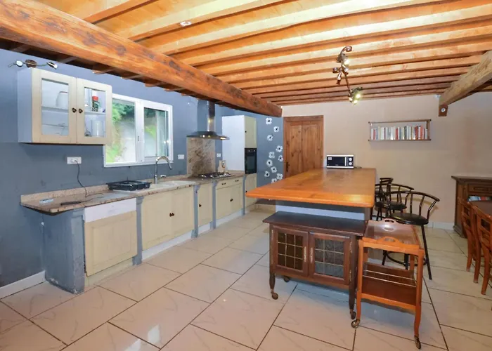 Holiday home 4 Bedroom Lovely In Ampaza