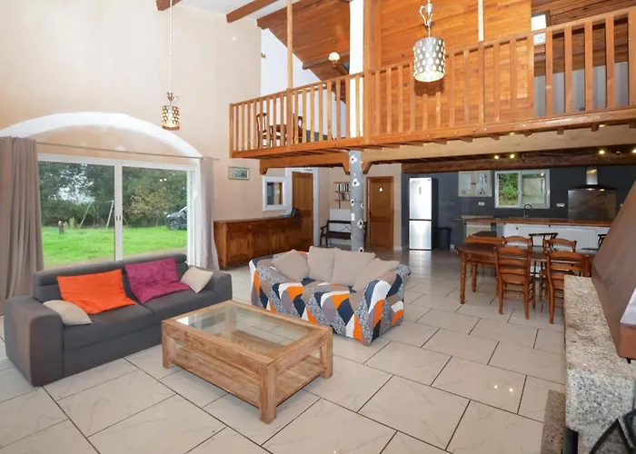 4 Bedroom Lovely In Ampaza