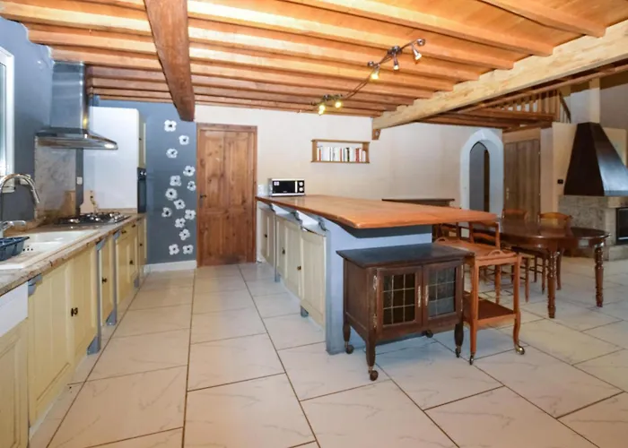 4 Bedroom Lovely In Ampaza Holiday home Azilone-Ampaza