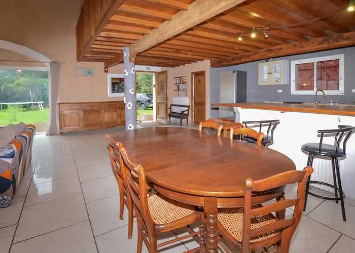 4 Bedroom Lovely In Ampaza *