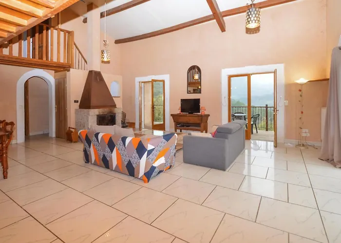 4 Bedroom Lovely In Ampaza * Azilone-Ampaza