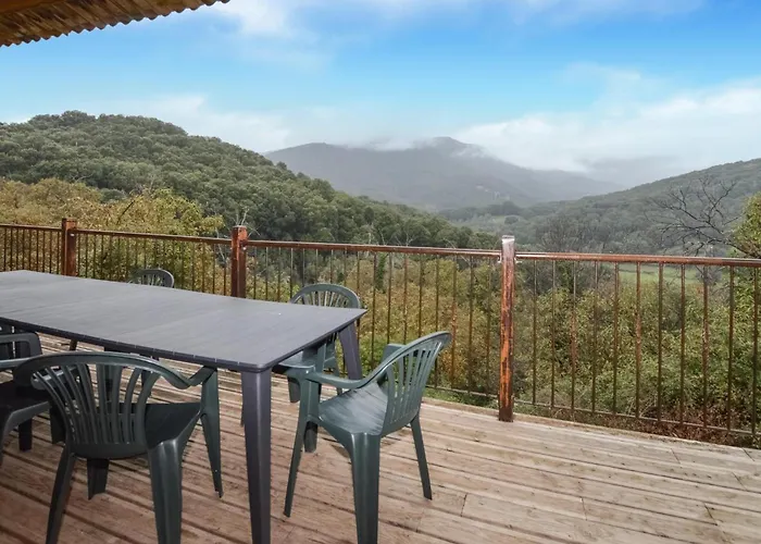 4 Bedroom Lovely In Ampaza Holiday home