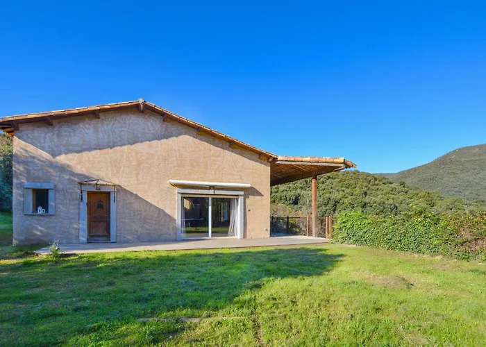 Holiday home 4 Bedroom Lovely In Ampaza