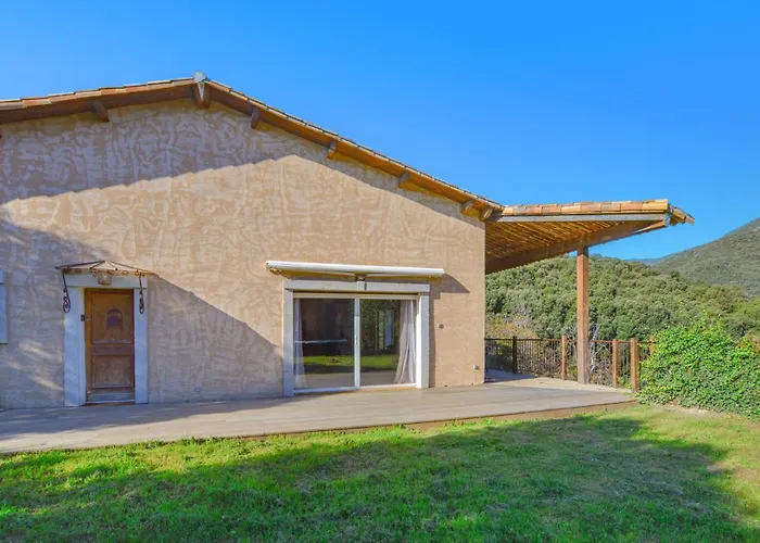 Holiday home 4 Bedroom Lovely In Ampaza *