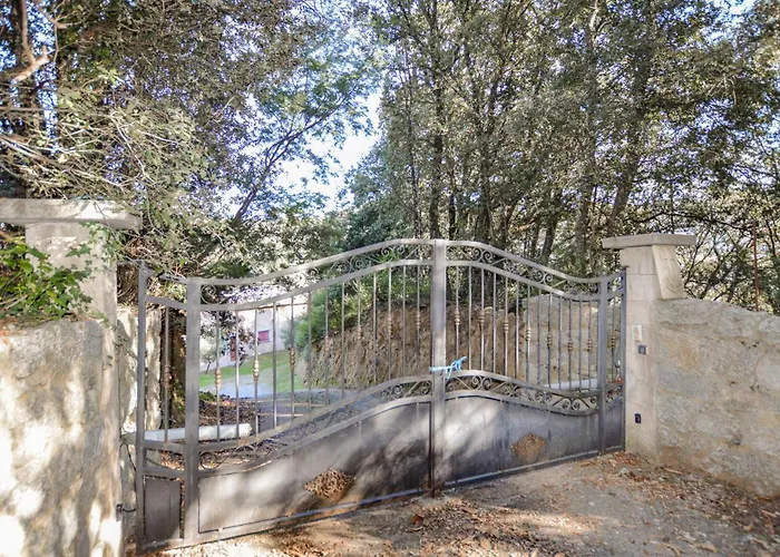 4 Bedroom Lovely In Ampaza *