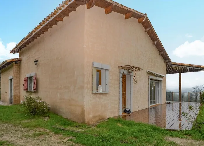 4 Bedroom Lovely In Ampaza *