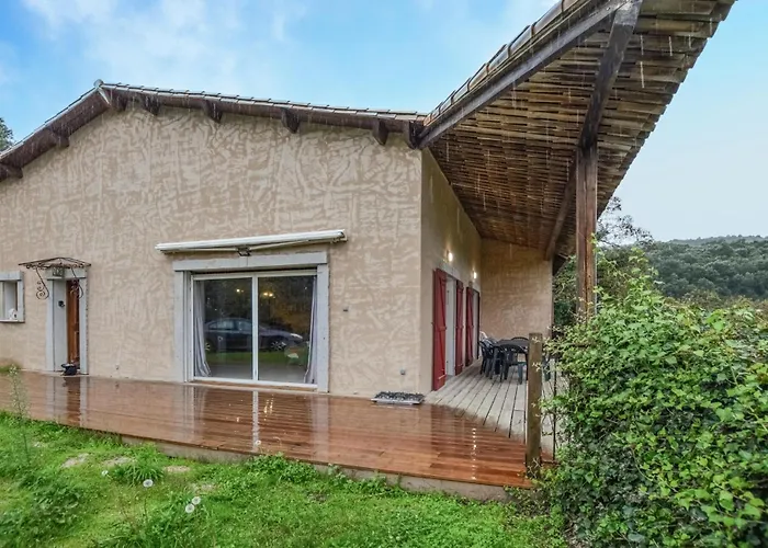 4 Bedroom Lovely In Ampaza Holiday home